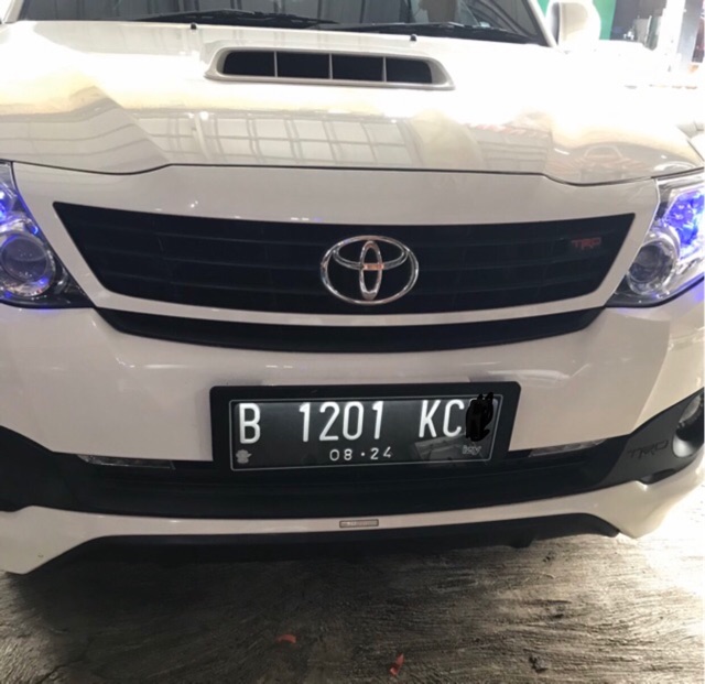 Dudukan Plat No Mobil - Cover Plat No Mobil - Dudukan Plat Nomor Mika merk Izy