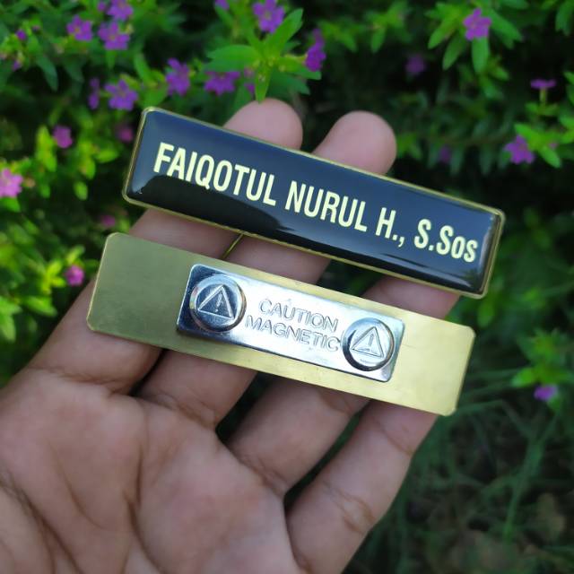 

Name Tag Papan Nama Nama Dada Plat Kuningan Perusahaan Sekolah Instansi Kualitas Super
