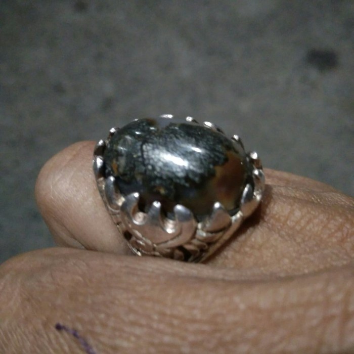 batu ereke Sulawesi - Abu-abu