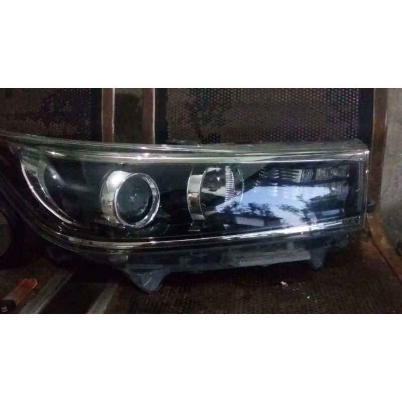 Head Lamp Lampu Depan Innova Reborn Venturer Original Kanan(Copotan)