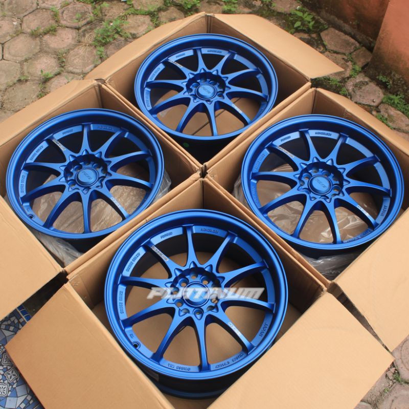 Volk Rays CE28 R17 Magnesium Blue