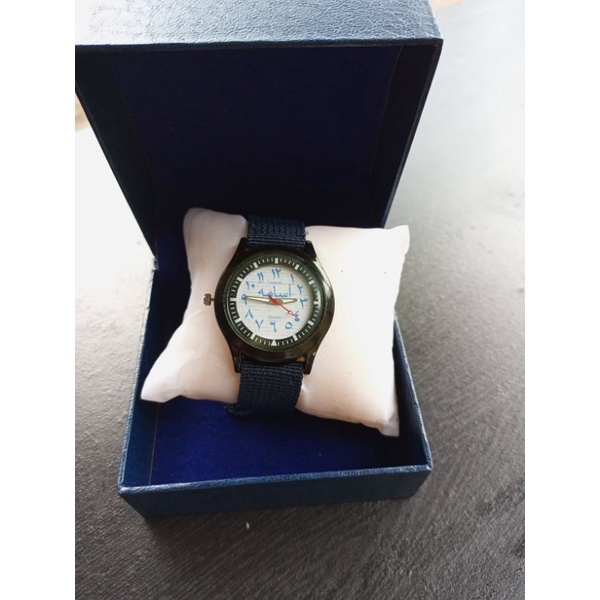 Jam tangan Desain Tulisan arab