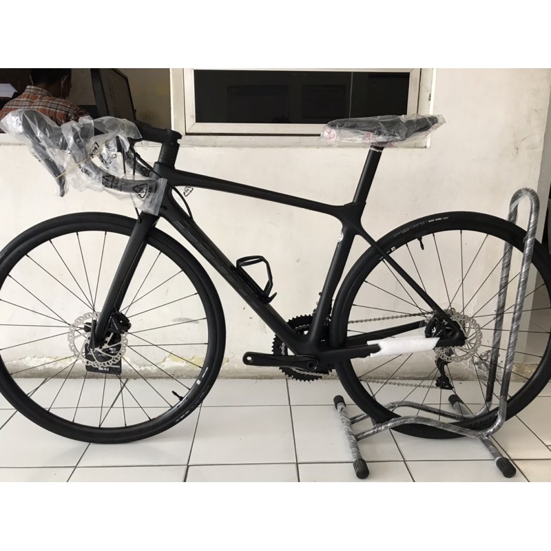 GIANT TCR ADV 2 ROAD BIKE