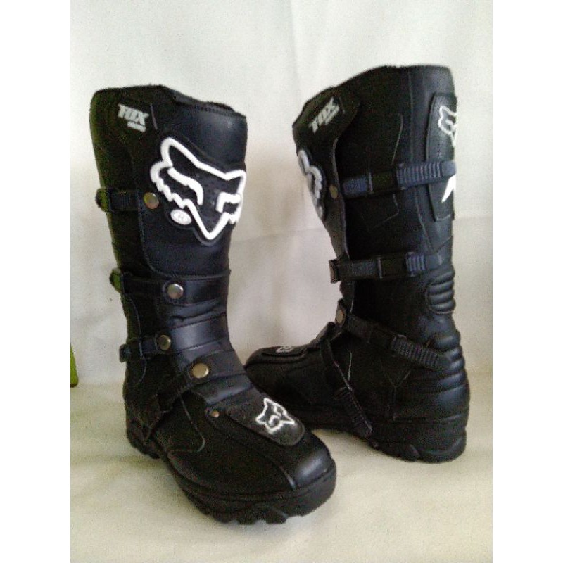 Sepatu cross trail