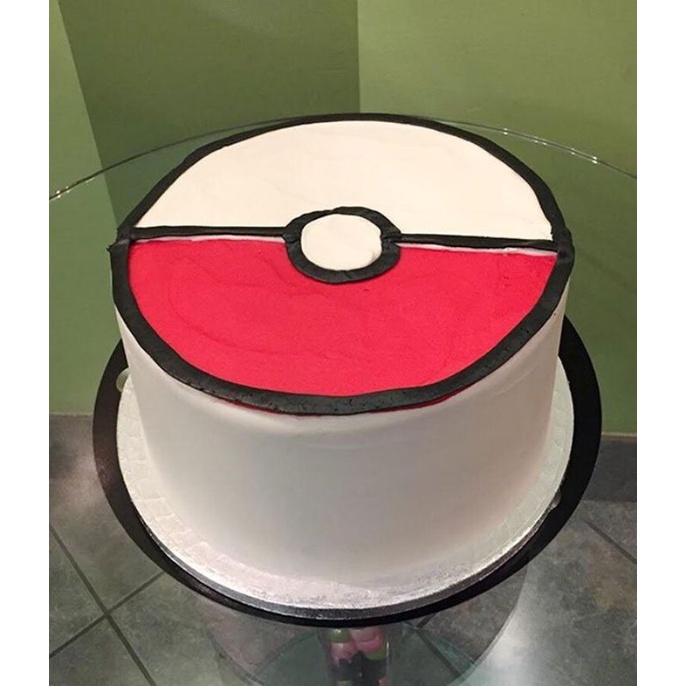 

kue ulang tahun pokemon(pokeball)