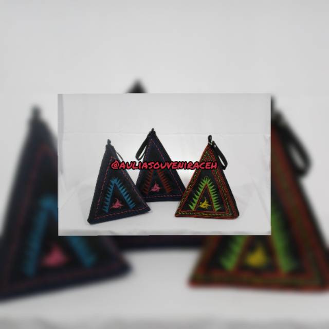 Tas khas Aceh kerucut