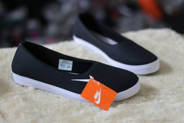 SEPATU WANITA SLIP ON 01 FOXING PUTIH/SEPATU HIJABERS/SEPATU SANTAI KERJA KULIAH