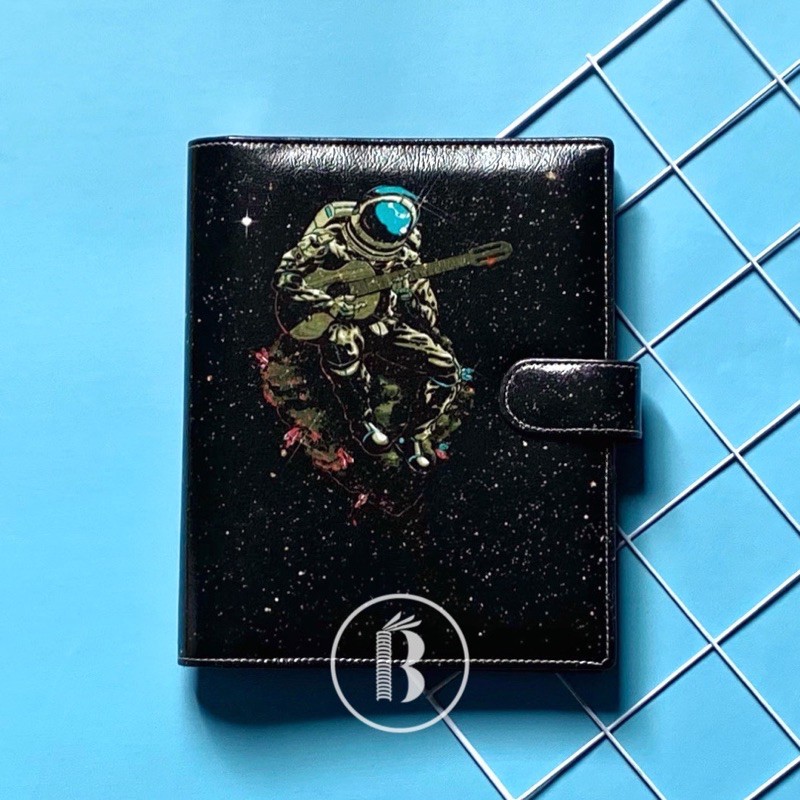 

Binder READY Astronaut Galaxy Printing Kulit 20ring A5 26ring B5