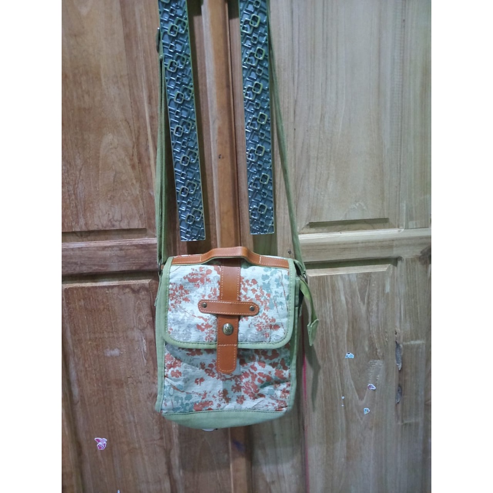 Tas Selempang Threerey Preloved