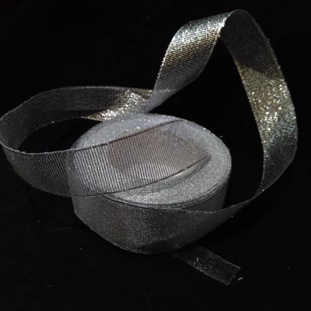 

Pita silver 2,5 cm panjang 20 yar