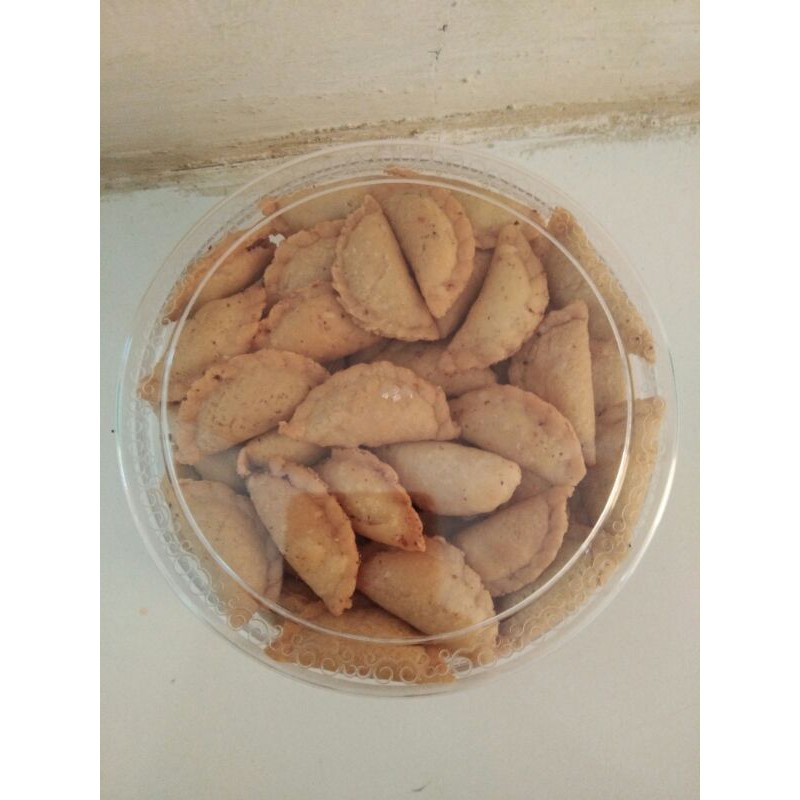 

pastel kering isi abon, gurih renyah enak. 500gr