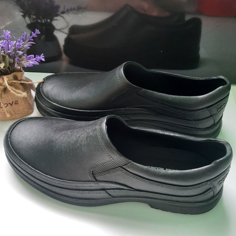 Sepatu Karet Pria ATT/ Sepatu Pantofel Karet Pria ATT AB 520 Hitam/Anti Air &amp; Anti Slip