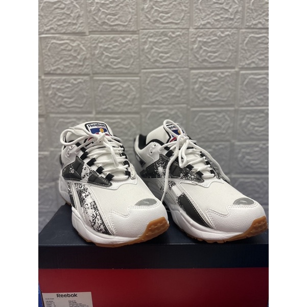 sepatu Reebok interval original