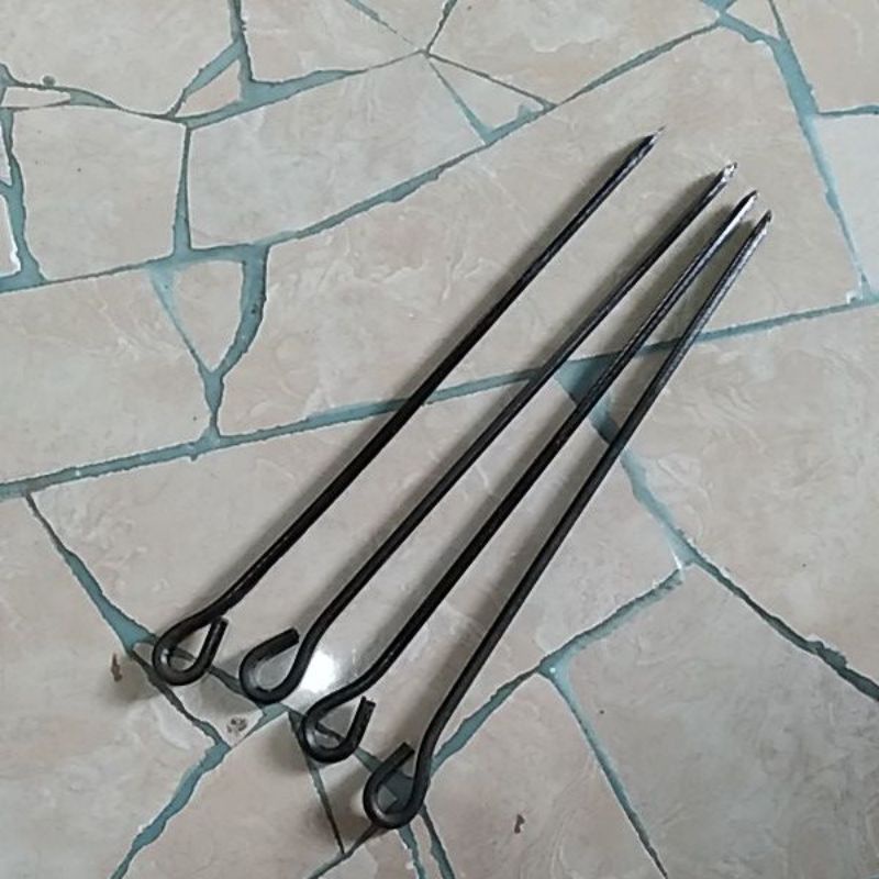 Patok pasak tenda -+ 30cm satu biji besi