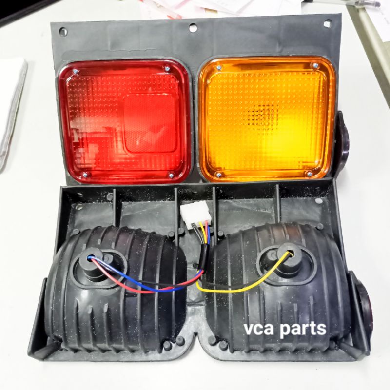 LAMPU STOP/LAMPU BELAKANG FUSO FM PER 1SET (2PCS) KIRI KANAN.