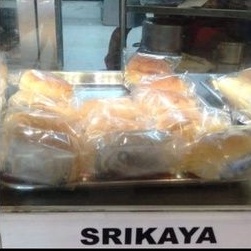 

Roti SUISSE hayam wuruk/srikaya/minimal pesan 10 roti campur, harus sesama SUISSE