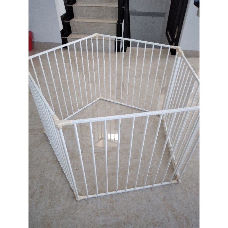 Preloved Baby Gate Mothercare Pagar bayi pager bayi Kurungan anjing atau kucing