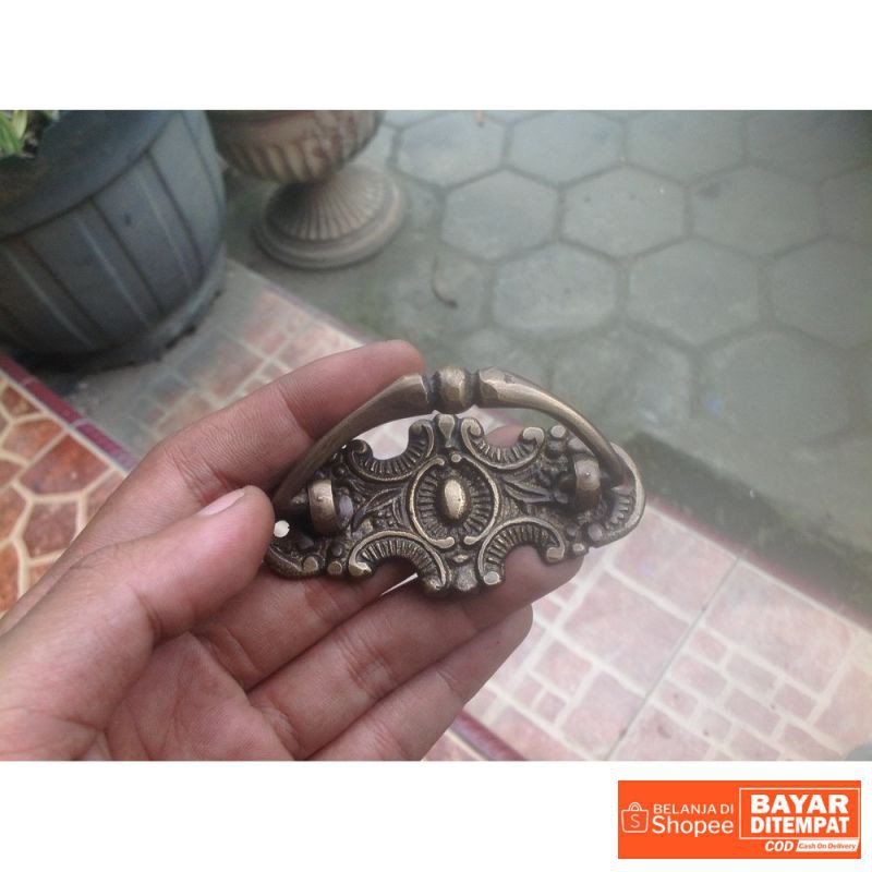 Handle tarikan laci kuningan antik motif batman ukir Termurah