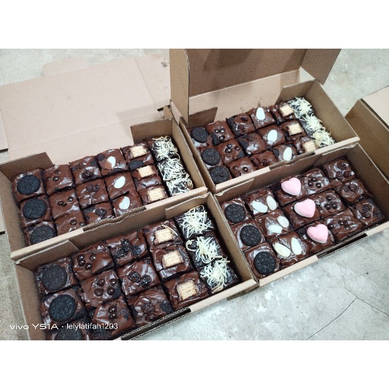 Fudgy Brownies Sekat isi 15 Potong/Brownies Shiny/ukuran 20x10cm/Brownies Murah Nyoklat