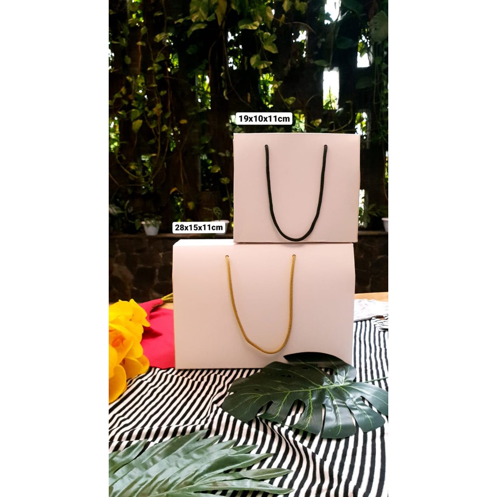 

MIN ORDER 5 PCS! GABLE BOX / PAPER BAG PUTIH 28x15x11 cm