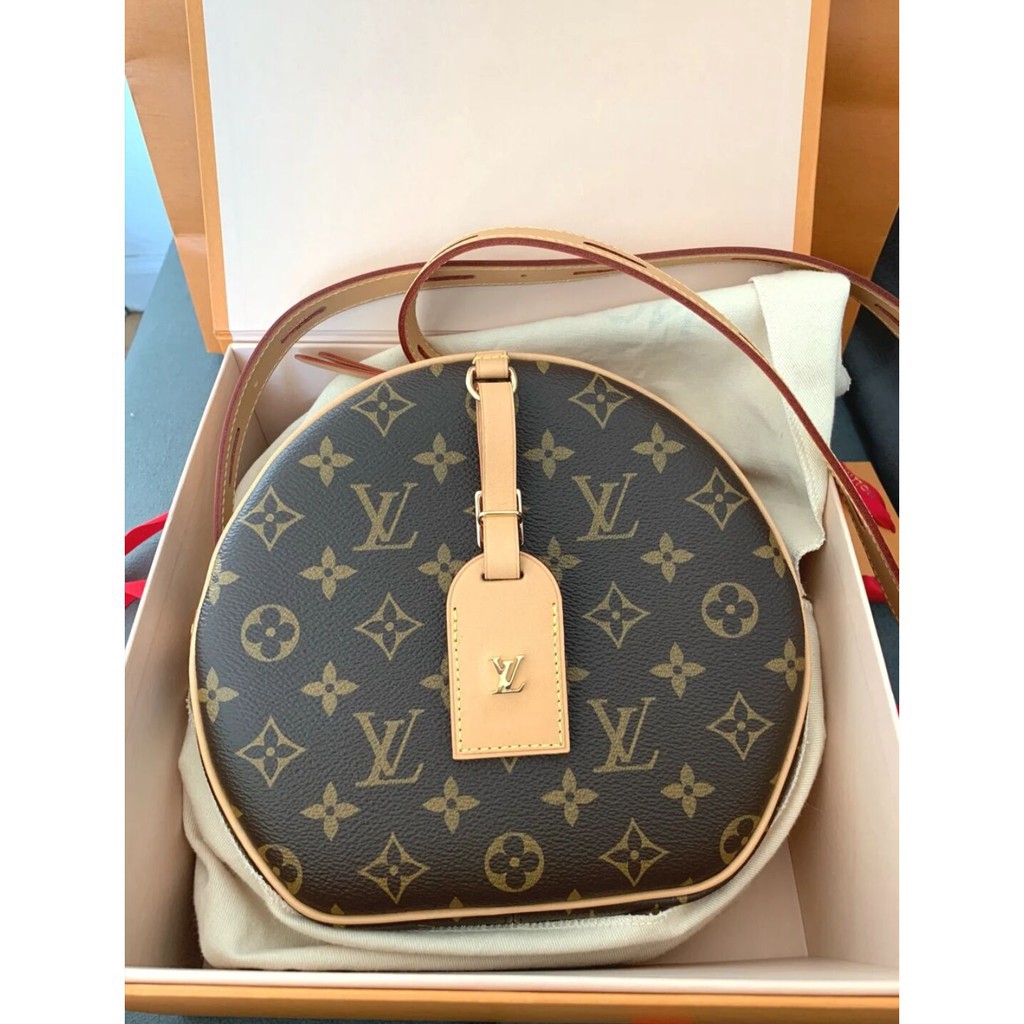  Lv  M52294 Tas  Bahuselempang Bentuk Bundar Motif Topi 