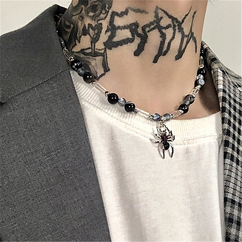 Black bead mosaic clavicle chain Diablo High Street diamond spider pendant round bead necklace for men and women.