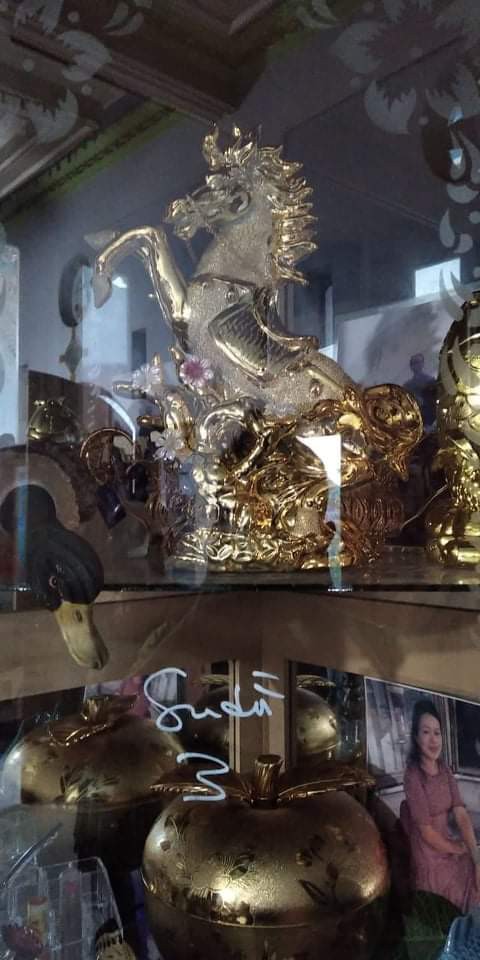 Pajangan Lemari Kaca-pajangan Patung Kuda-jual Pajangan Keramik Import