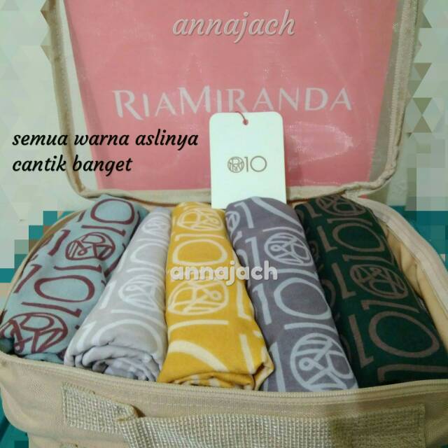 1pack isi 5 RIA MIRANDA MONOGRAM SERIES A SCARF