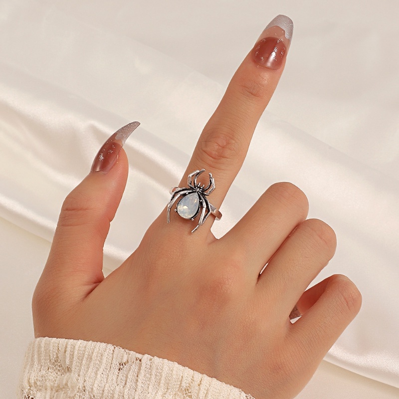 Cincin Model Terbuka Bahan Metal Desain Laba-Laba Hias Zircon Gaya Punk Kreatif Adjustable Untuk Pria / Wanita