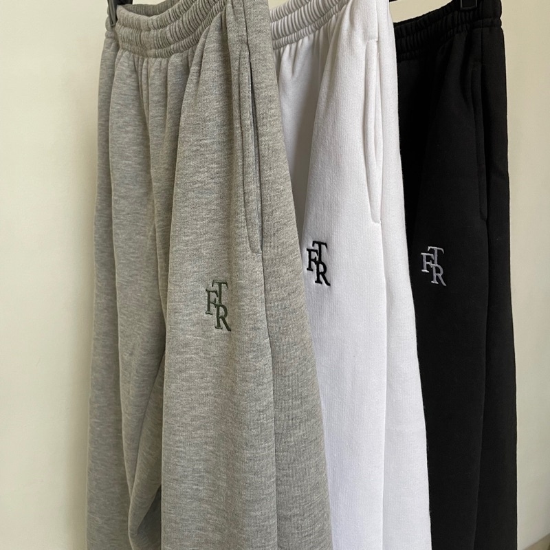 First Time Round - Classic Sweatpants - Black