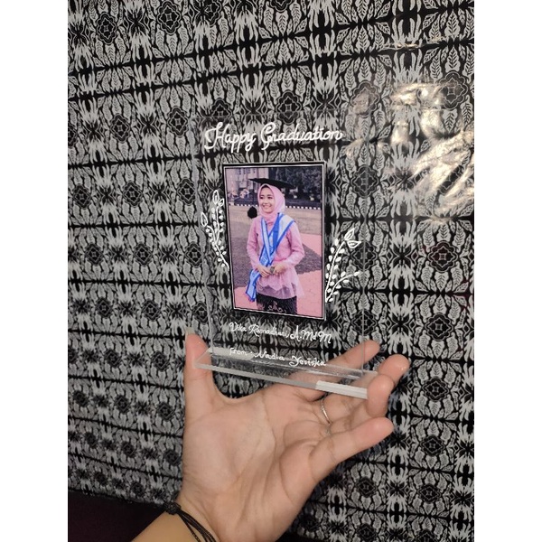

Akrilik gift custom wisuda, birthday, wedding