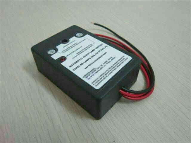 Saklar Lampu Otomatis AC 220V Siang - Malam Sensor Sensor Cahaya - allt fitting HITAM