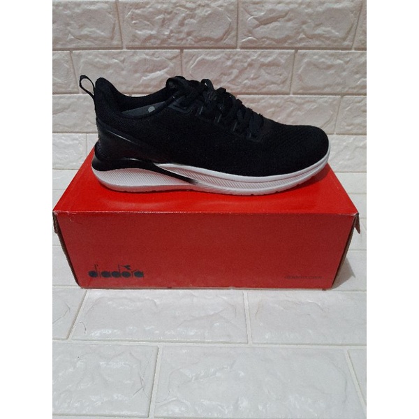 Sepatu DIADORA DASHKA BLACK DIARU210802B ORIGINAL