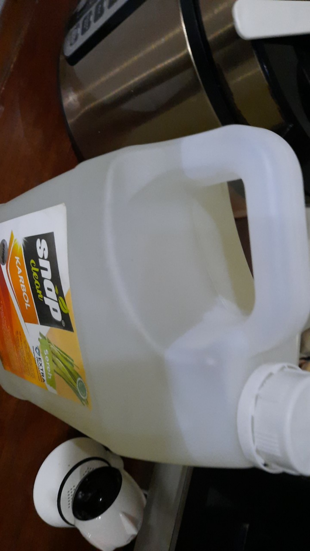 Karbol Mengandung Disinfektan Snap Clean 4 Liter