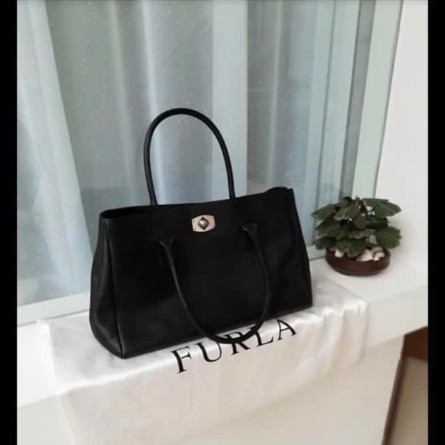 Preloved furla authentic tote bag