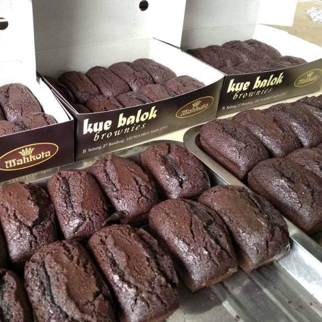 

READY BEKASI 29 MAR 2025 - KUE BALOK BROWNIES MAHKOTA JADUL COKLAT MELELEH BANDUNG SALE PROMO BEST SELLER NATAL CHRISTMAS PAKET PACKAGE FESTIVE SEASON CNY NEW YEAR IMLEK LEBARAN IDUL FITRI RAMADAN GIFT OLEH OLEH AUTHENTIC ORIGINAL KULINER JAJANAN ORI