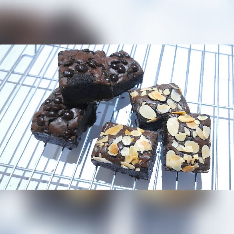 

Fudgy Brownies Topping 30×10/20×20