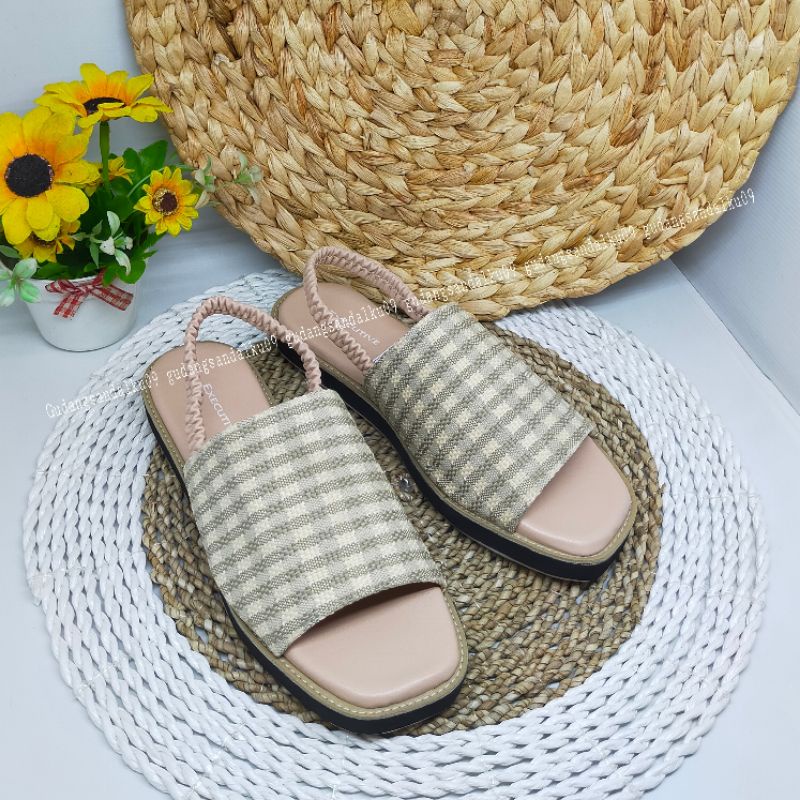 PROMO 12.12 BIGSALE SANDAL FLIP FLOP WANITA BONUS MASKER KF94 SLOP MOTIF KOTAK-NG05 SANDAL KOREA KEKINIAN DV137