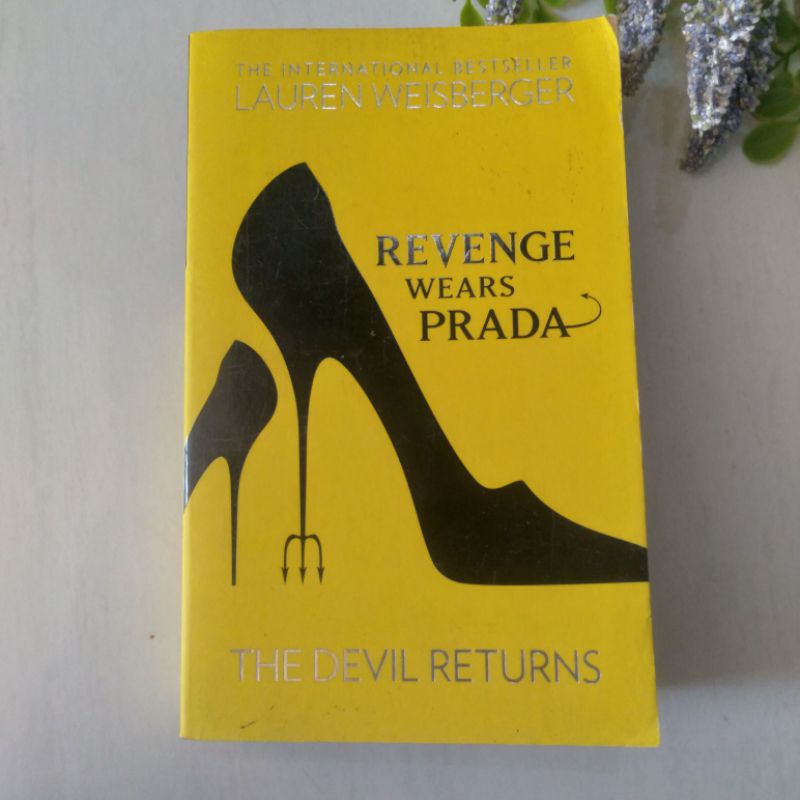 [ NOVEL ] Revenge Wears Prada Preloved Original Bahasa Inggris