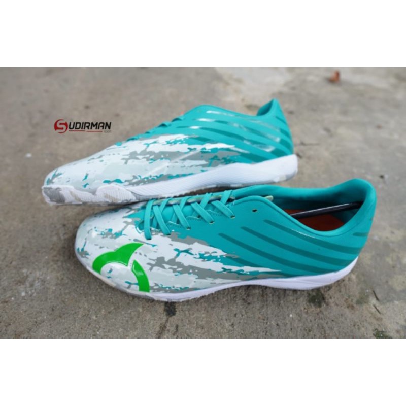 Ortuseight Chimera In Sepatu Futsal