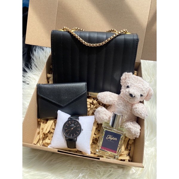 

{TAS LURA} PREMIUM HAMPERS CEWEK /KADO CEWEK / KADO PACAR/ANNIVERSARY/KADO ULTAH