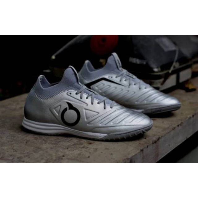 Sepatu futsal ortuseight forte valkyrie