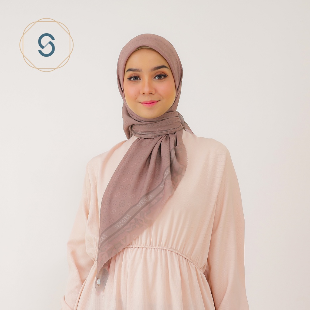 Seradia Hijab Segi Empat Monogram 2.0-Auburn