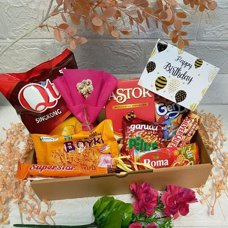 Hampers Ultah Kado Ulang Tahun Hampers Wisuda Kado Wisuda Gift Box Hadiah Ultah Hampers anniversary Kado Ultah Hadiah Wisuda Kado Jajanan Kado Snacks Hampers Jajanan Hampers Snacks Hadiah Anniversary Kado Pacar Hampers Cewek Hadiah Cewek Kado Cewek