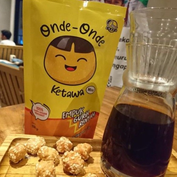 

snack cemilan makanan ringan empuk renyah onde onde ketawa mini 150gr