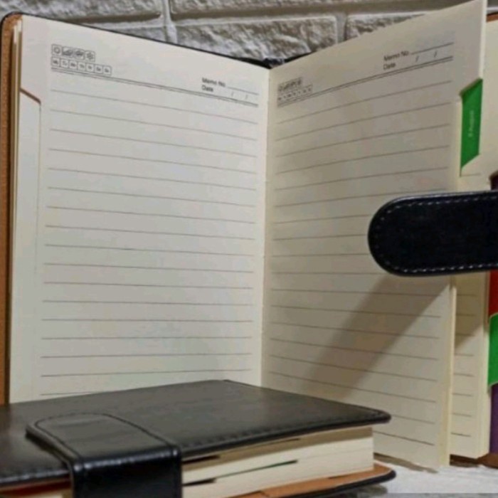 

Gaya Buku Agenda Kancing Kulit Magnet Hvs Cream Berkualitas