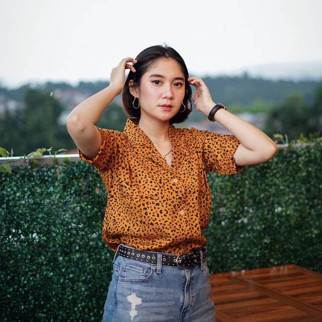 KEMEJA H&M LEOPARD PENDEK