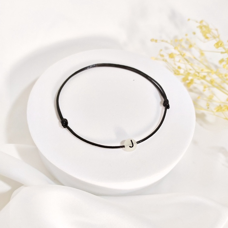 gelang glow in the dark inisial huruf bisa nyala wanita pria tali hitam korea waterproof-J