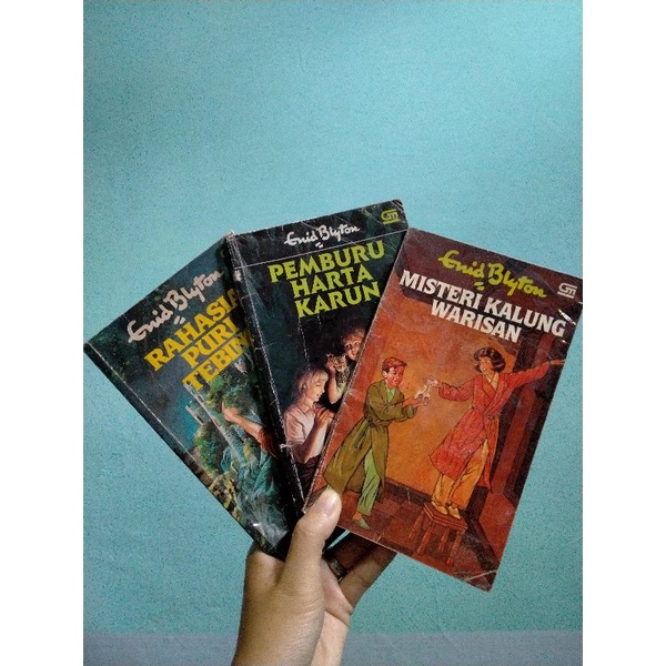 ENID BLYTON RAHASIA PURI TEBING MISTERI KALUNG WARISAN PEMBURU HARTA KARUN