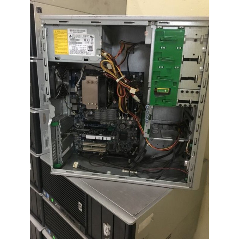 SERVER HP Z400 PROCESOR XEON QUARD CORE COCOK BUAT SEKOLAHAN & KANTORAN